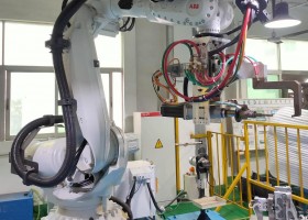 电阻焊接机器人